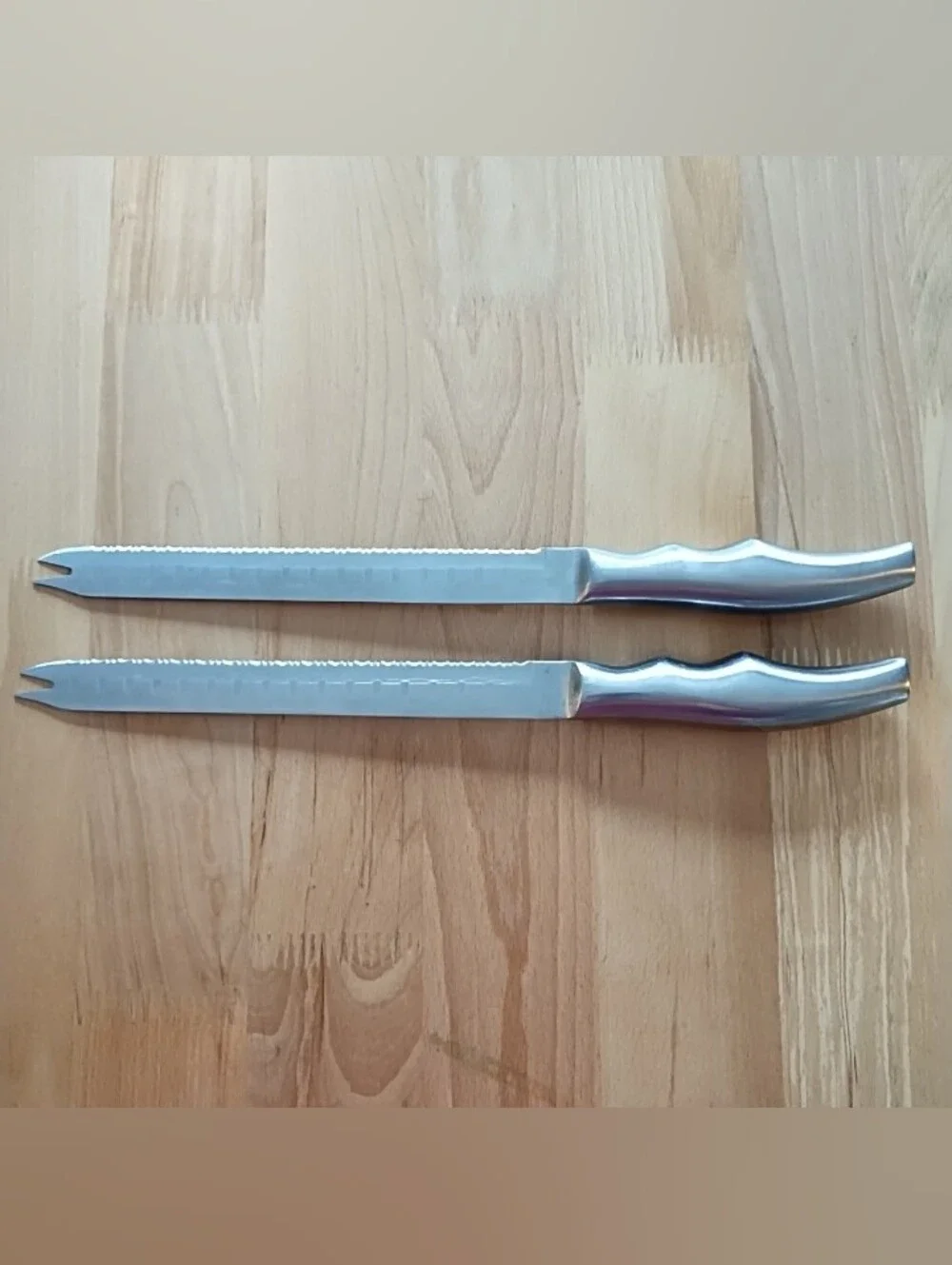 Forever Sharp Server Knife Pair (2) Surgical Stainless Steel Tip Serrated Slicer